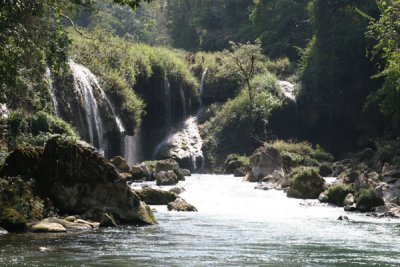 Lugar Donde el Rio Cahabon Sale de la Cueva