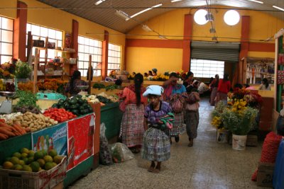 Interior del Mercado Local