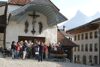 Capilla y Crucifijo, Simbolos de Gruyeres