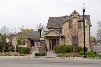 QUEEN'S BUSH PUB