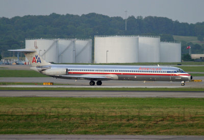 American Airlines N472AA