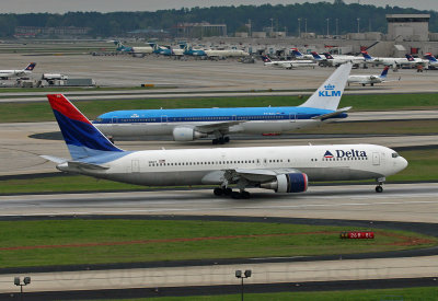Delta Air Lines N1612T