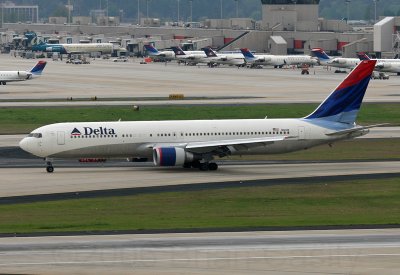 Delta Air Lines N1613B