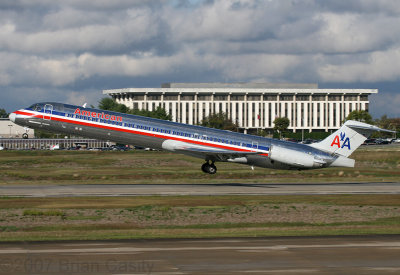 American Airlines N236AA