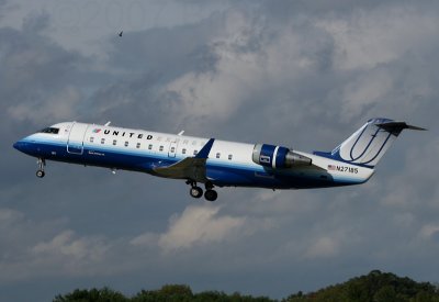 United Express N27185