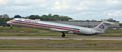 American Airlines N413AA