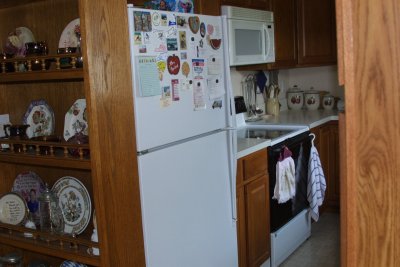 KitchenFromDiningRm02.jpg