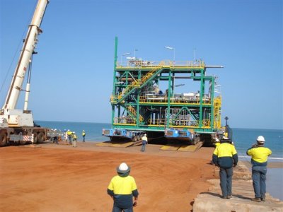 Barge unloading MS33 (2).JPG