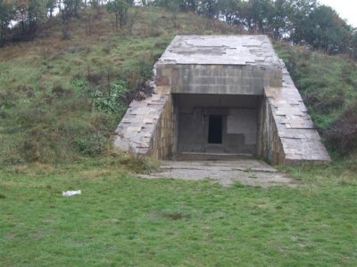 Thracian tomb at Bunaja 6.JPG