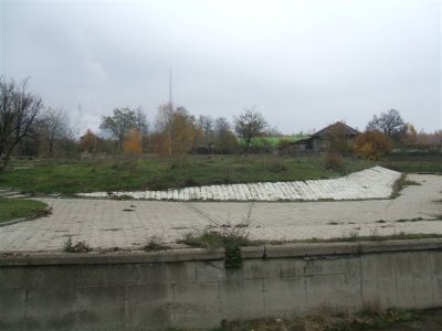 04.11.07 Zlaticia Markets 7 Former communist Park?.JPG
