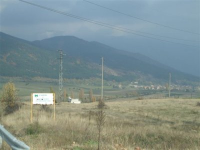 04.11.07 Road to Karolovo Looking down the valley.JPG