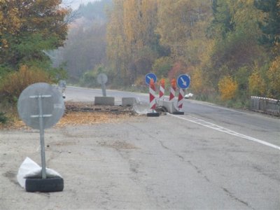 04.11.07 Road to Karolovo 5 Taffic management??.JPG