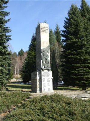 WW2 monument to Heros who fell fighting the facists