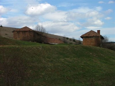 Road to Residencia (16).Barns for fodder storage