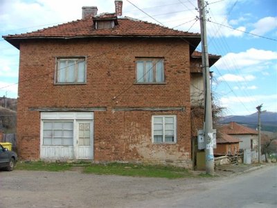 Road to Residencia (5).Village houses