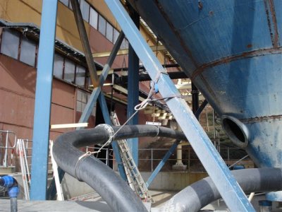 Shocker using safety lanyard as pipe restraint.JPG