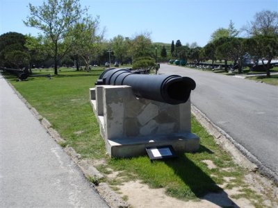 Dardanelles gun-barrel destroyed after ww1.JPG