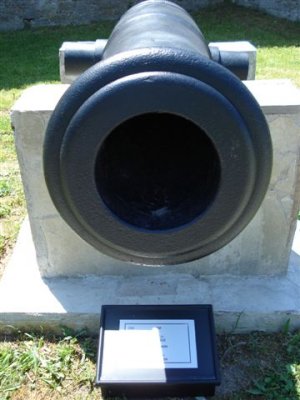 Naval Cannons and guns (6).JPG
