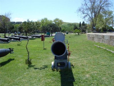 Torpedoes and launchers (1).JPG