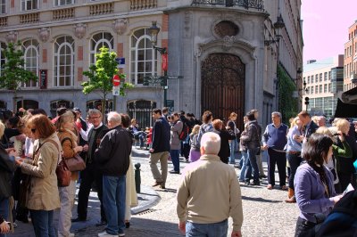 Tourists at Manneke pis