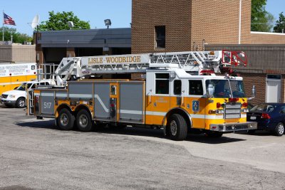 LisleIL Fire Truck T-517 Sits Alone 5-14-09 923 AM.JPG