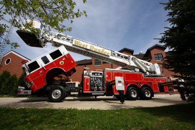 West DundeeIL Truck 381 4-19-10 317 PM.JPG