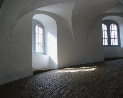 The Curvy Lines of the Round Tower