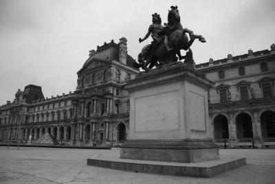 Paris - Les Tuileries - Le Louvre