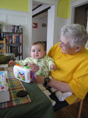  Lili meets her grandma Jean.