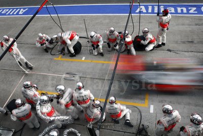 McLaren Mercedes pitstop