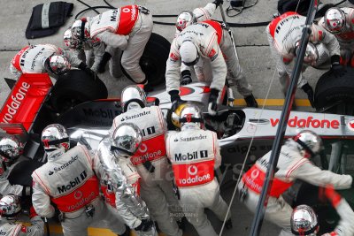 Lewis Hamilton getting a tyre change