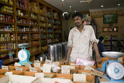 Store keeper in Little India (7497)