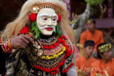 Topeng tua, meaning old mask, performed by a seasoned artist _MG_3047.jpg