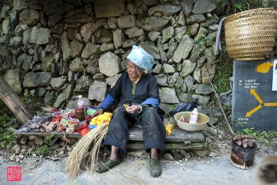 Zhuang elderly seller in Ping An