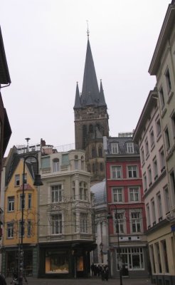 approching to the Aachener Dom