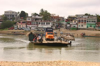 Ferry across Rio Pasion