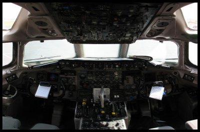 Midwest Airlines MD-81 Super 80 Flight Deck