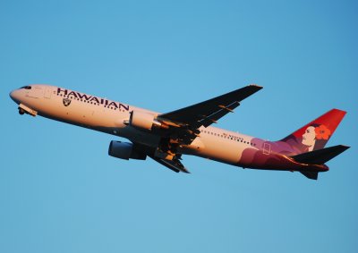 Hawaiian Air Boeing 767-3CB/ER (N592HA) **Oakland Raiders Charter**