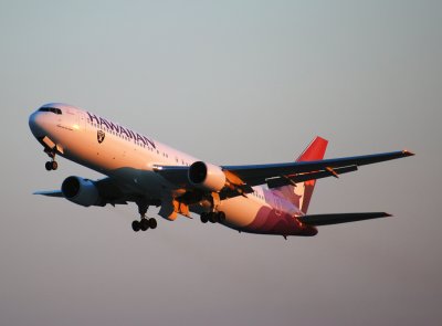 Hawaiian Air Boeing 767-3CB/ER (N592HA) **Oakland Raiders Charter**