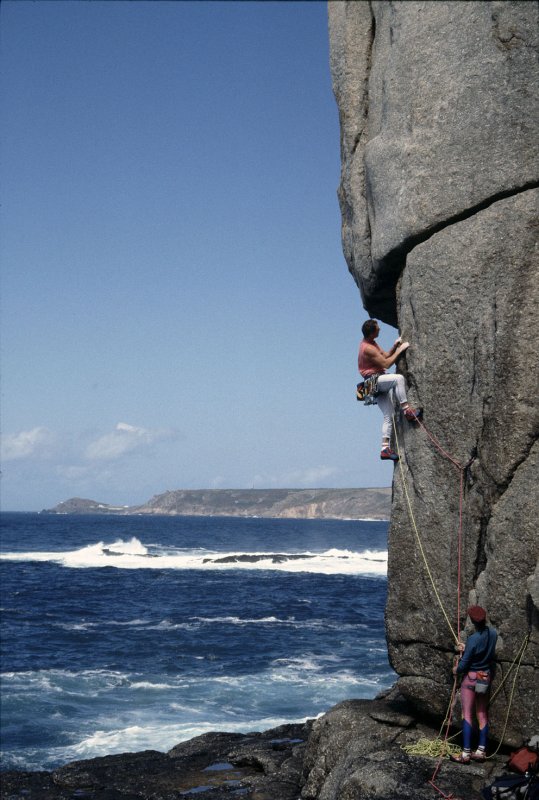 Sampson Arete, Sennen