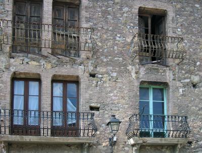 Old windows, La Pobla
