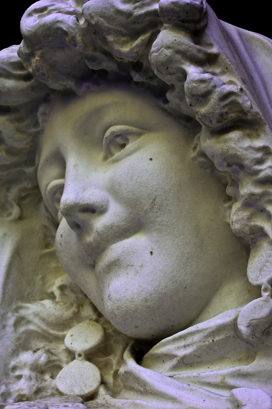 statue detail 2