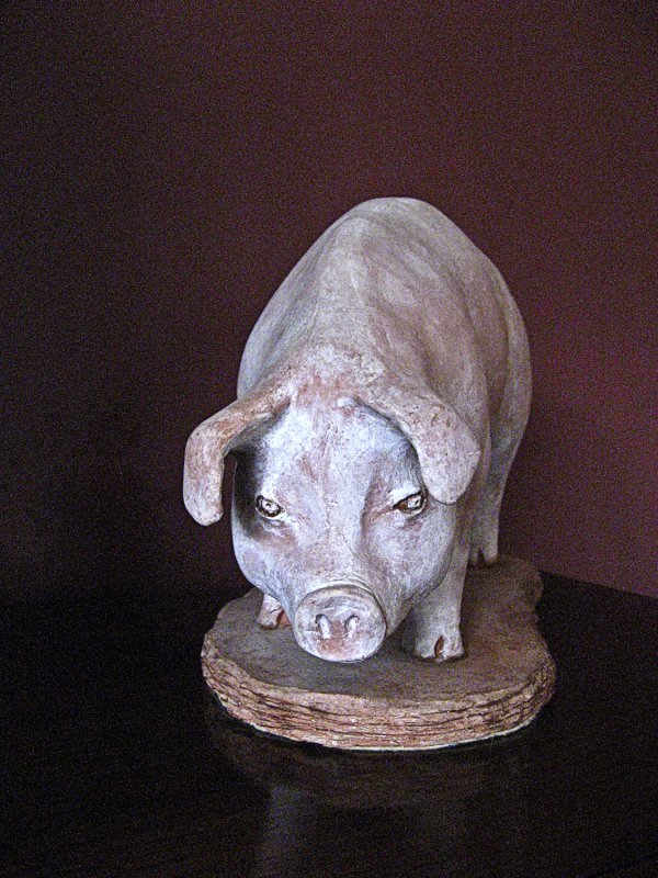 pig - straight on view - Clay/patina