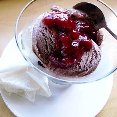  Chocolate gelato and strawberry sauce.