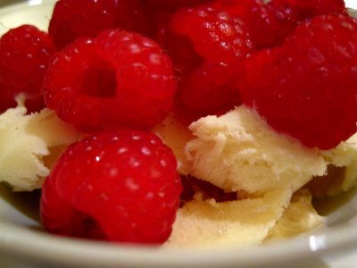 Vanilla ice cream and rasberry
