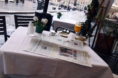 Breakfast and the news, Piazza Navona - Rome