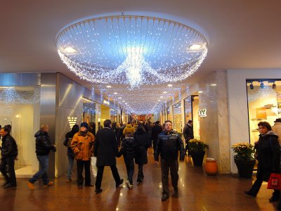 BOLOGNA, Galleria Cavour: Shopping time