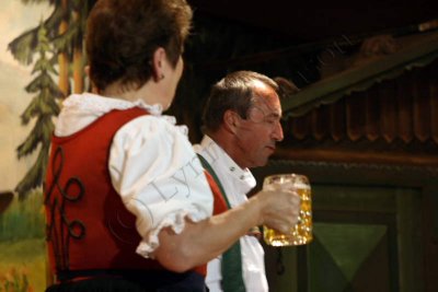 08-08-02-21-34-11_The Holzerne G'Lachter playing FamilieGundolf Tyrolean evening Innsbruck_8317.JPG