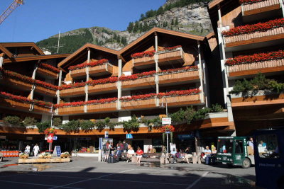 08-08-06-08-50-19_Zermatt Station Square_6746.JPG