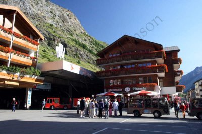 08-08-06-08-50-27_Zermatt Station Square_6748.JPG